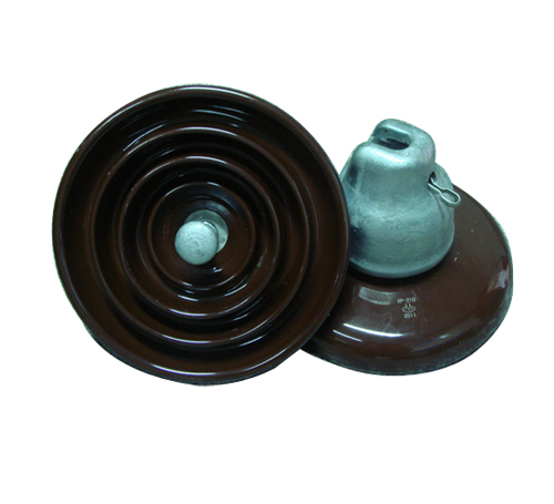 Stain resistant porcelain insulator